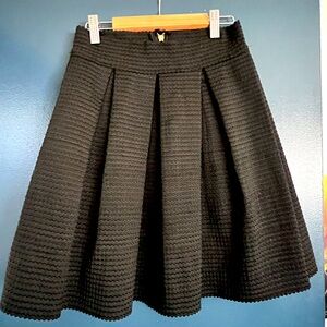 Black thick knitted bubble skirt